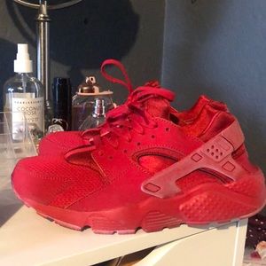 Red Nike size 6.5 like new huarache